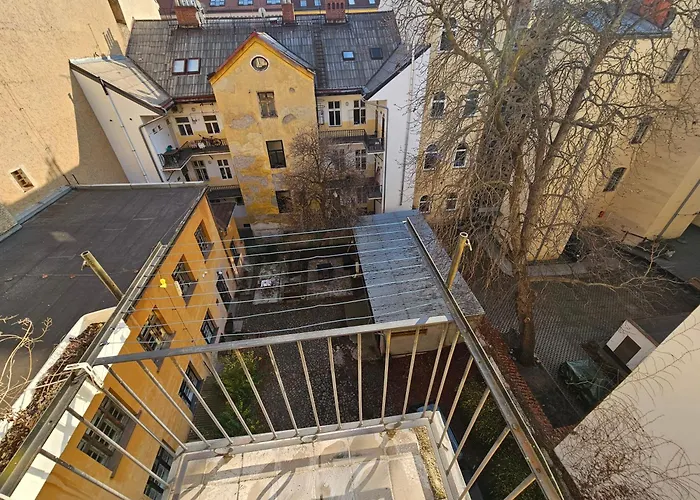 An House - Smart Choice For 6 Appartement Praag