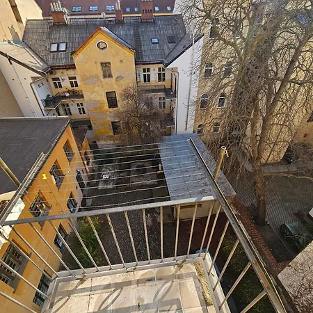 An House - Smart Choice For 6 Appartement Praag